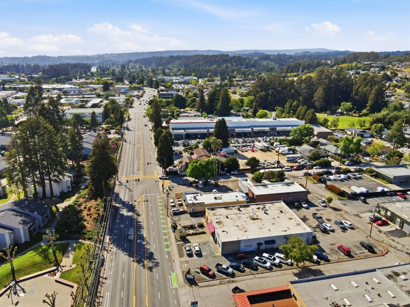 Positioned along one of Santa Cruz County's most traveled - photo 39