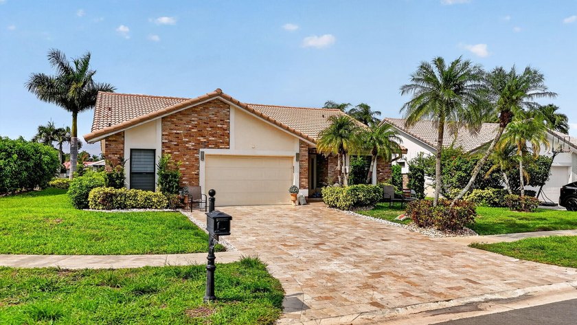 Welcome to this single-story residence in Boca Greens 5, Boca - photo 2