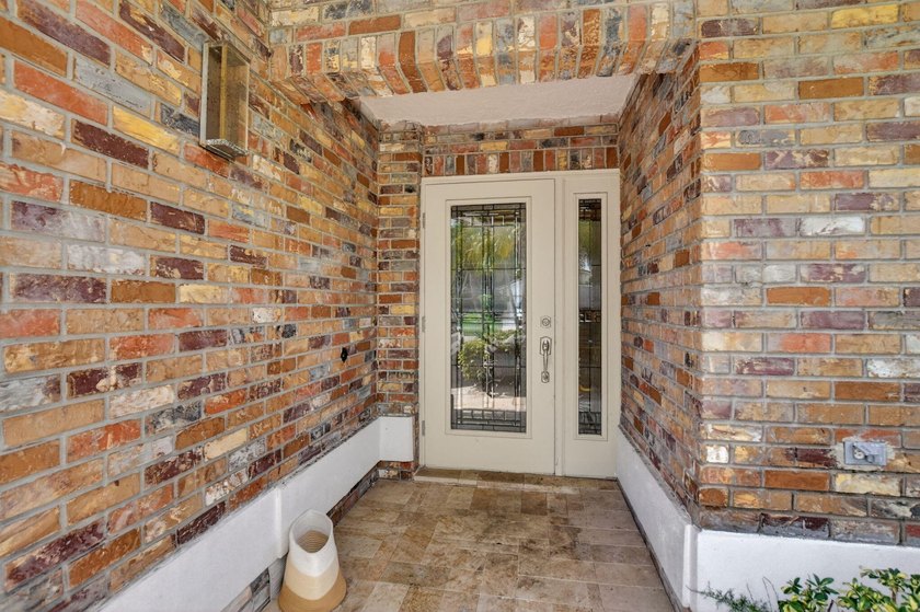 Welcome to this single-story residence in Boca Greens 5, Boca - photo 4