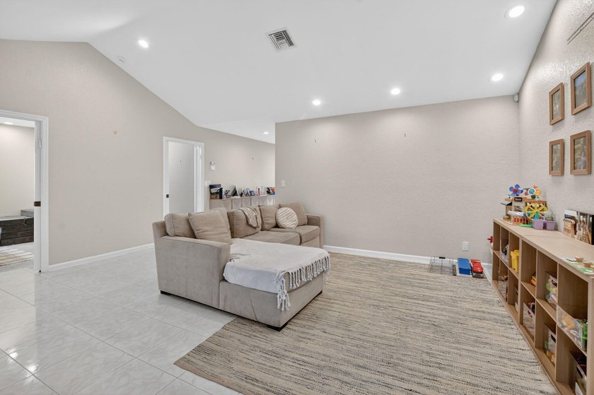 Welcome to this single-story residence in Boca Greens 5, Boca - photo 7