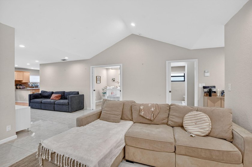 Welcome to this single-story residence in Boca Greens 5, Boca - photo 8