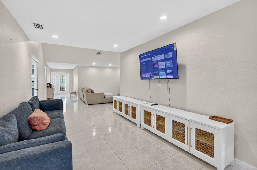 Welcome to this single-story residence in Boca Greens 5, Boca - photo 10