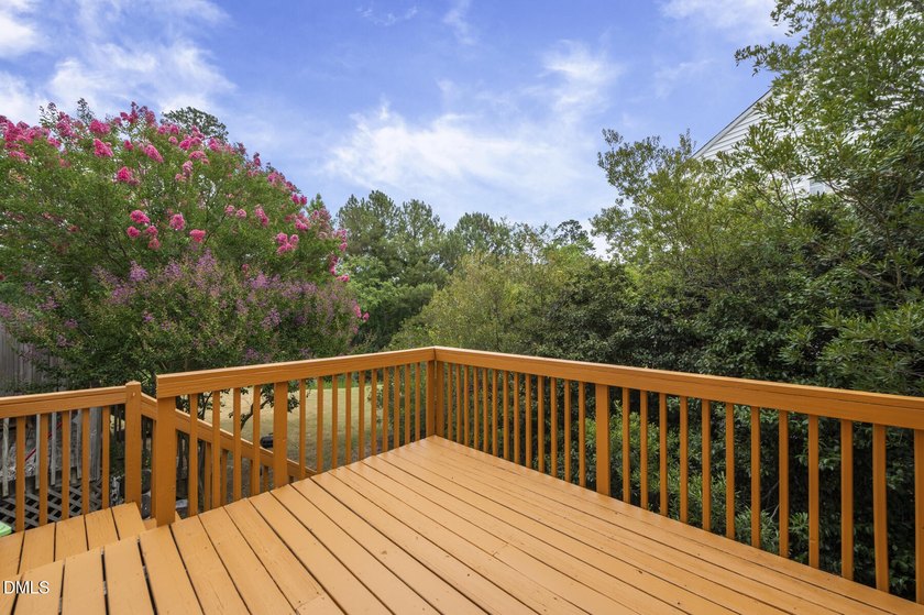 Beautifully maintained and extensively updated 2-bedroom, 2 - photo 11