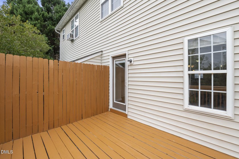 Beautifully maintained and extensively updated 2-bedroom, 2 - photo 12