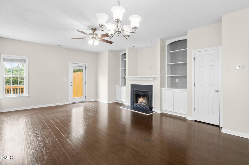 Beautifully maintained and extensively updated 2-bedroom, 2 - photo 13