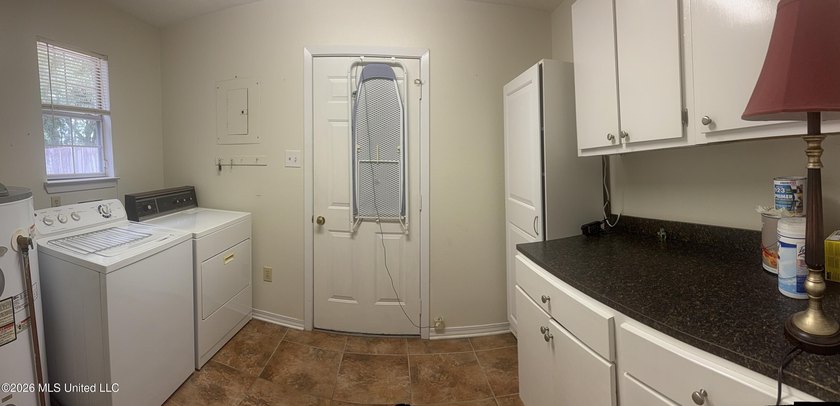 Well - Maintain 3 bedroom 1.5 bath home located in Gautier , MS - photo 4