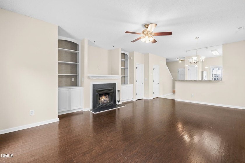 Beautifully maintained and extensively updated 2-bedroom, 2 - photo 14