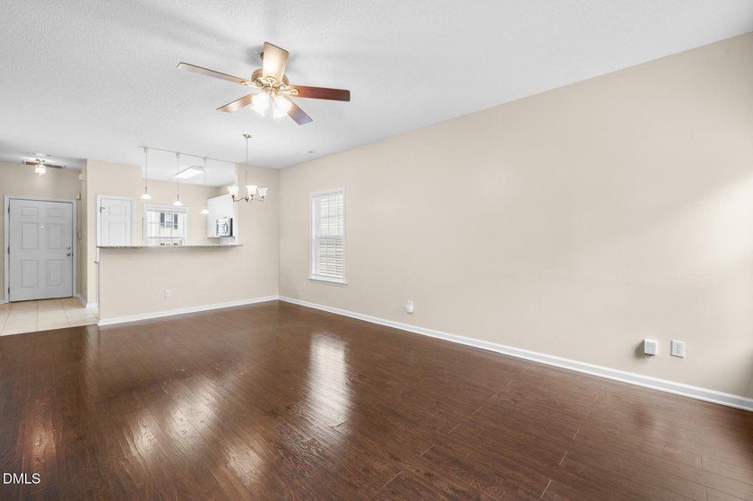 Beautifully maintained and extensively updated 2-bedroom, 2 - photo 15