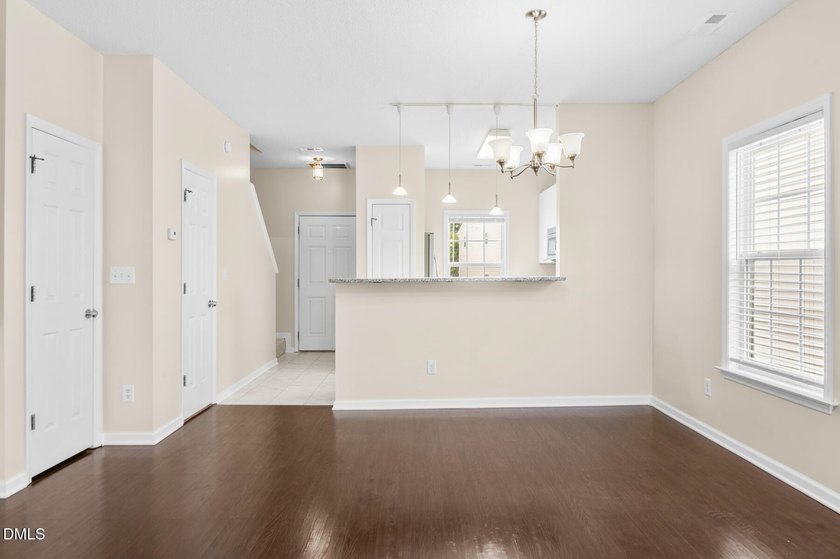Beautifully maintained and extensively updated 2-bedroom, 2 - photo 16