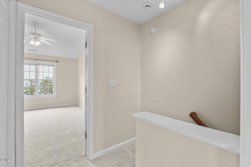 Beautifully maintained and extensively updated 2-bedroom, 2 - photo 19