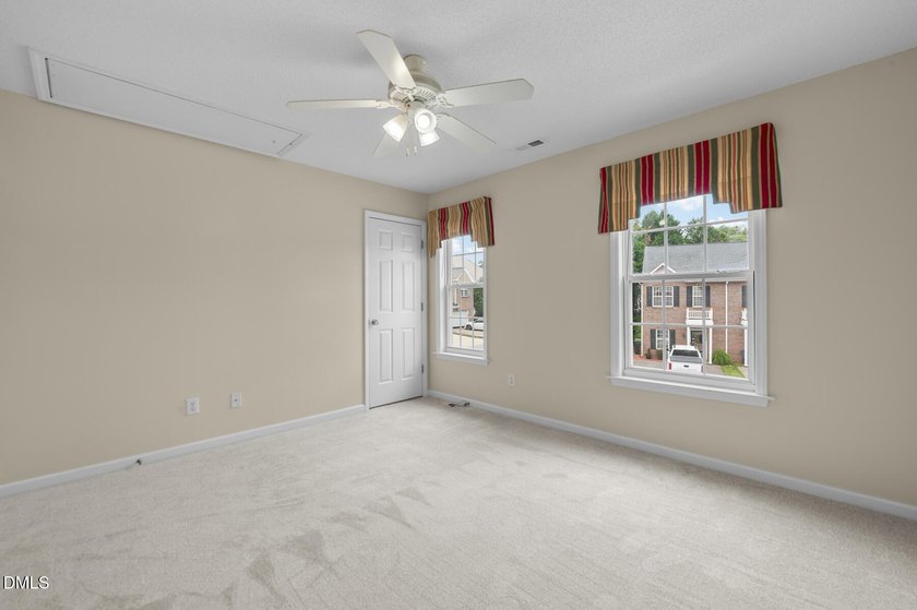 Beautifully maintained and extensively updated 2-bedroom, 2 - photo 21
