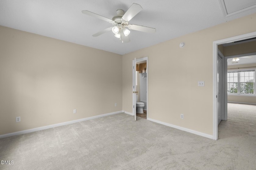 Beautifully maintained and extensively updated 2-bedroom, 2 - photo 23