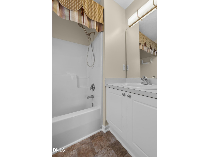 Beautifully maintained and extensively updated 2-bedroom, 2 - photo 24