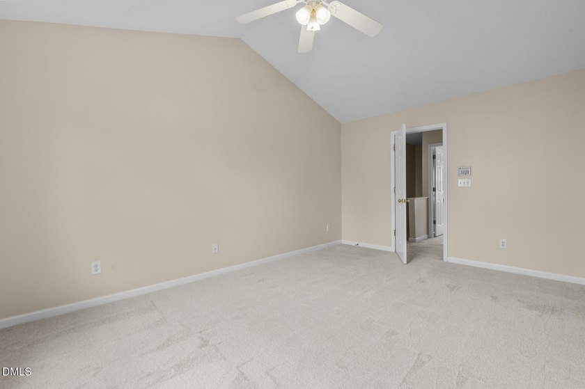 Beautifully maintained and extensively updated 2-bedroom, 2 - photo 27