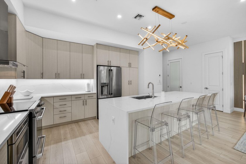 Rare one of a kind corner unit with exclusive upgrades! Chef's - photo 7