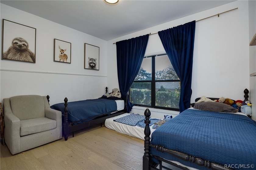 description: Beneath the shade of grand oaks, this updated 3-bed - photo 12