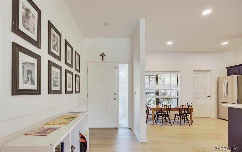 description: Beneath the shade of grand oaks, this updated 3-bed - photo 14