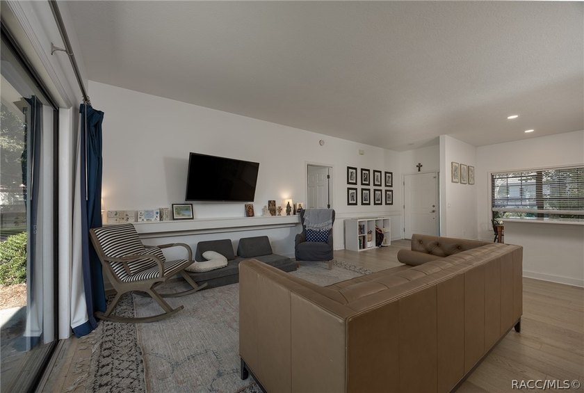 description: Beneath the shade of grand oaks, this updated 3-bed - photo 17
