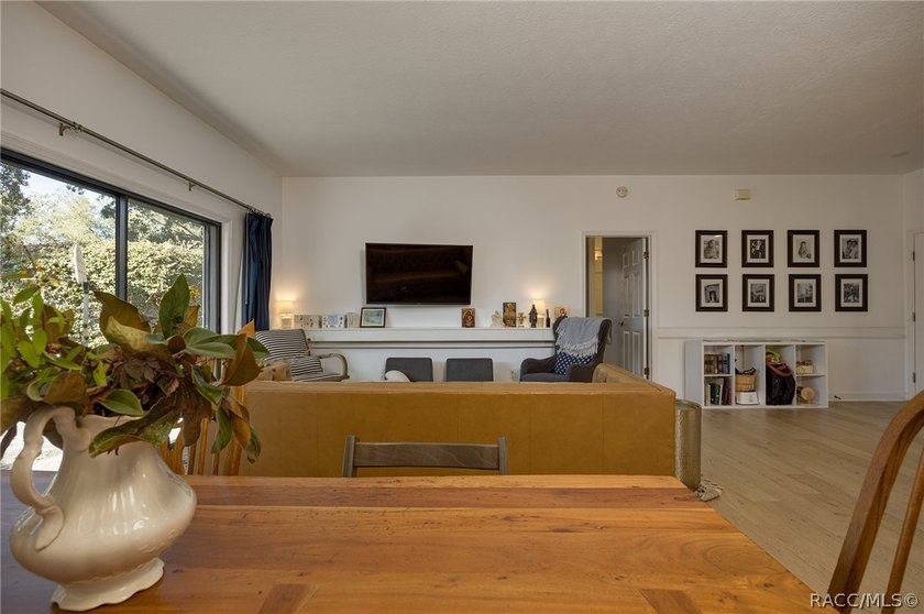 description: Beneath the shade of grand oaks, this updated 3-bed - photo 18