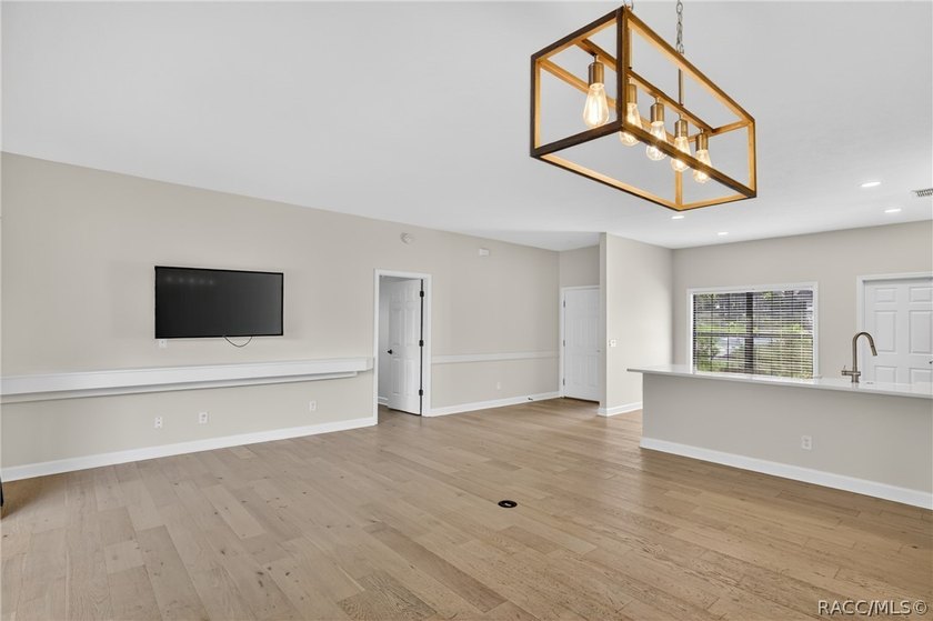 description: Beneath the shade of grand oaks, this updated 3-bed - photo 19