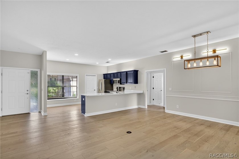 description: Beneath the shade of grand oaks, this updated 3-bed - photo 21