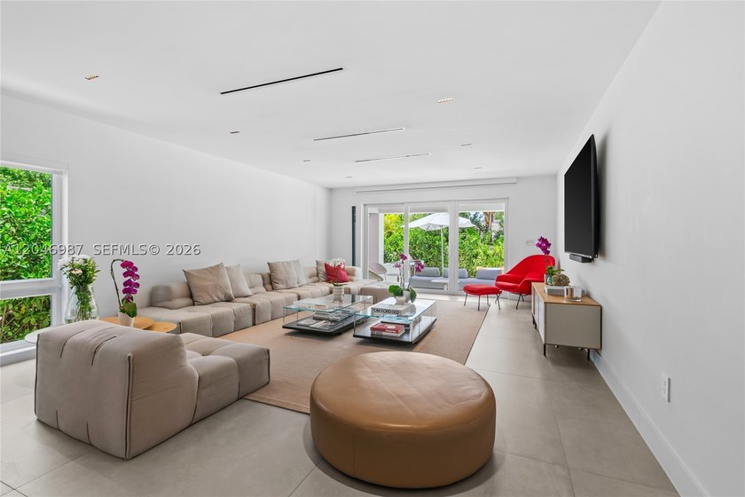 Step into this tastefully fully renovated 4 bedroom, 3.5 - photo 3