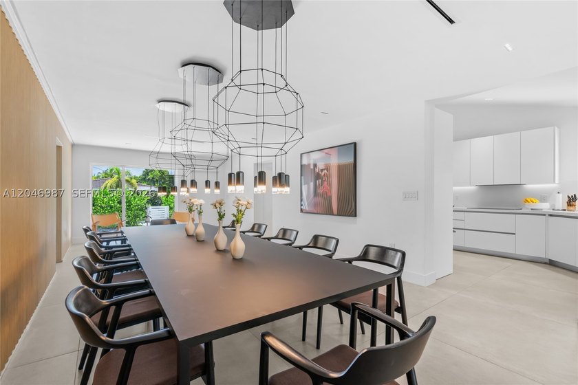 Step into this tastefully fully renovated 4 bedroom, 3.5 - photo 6