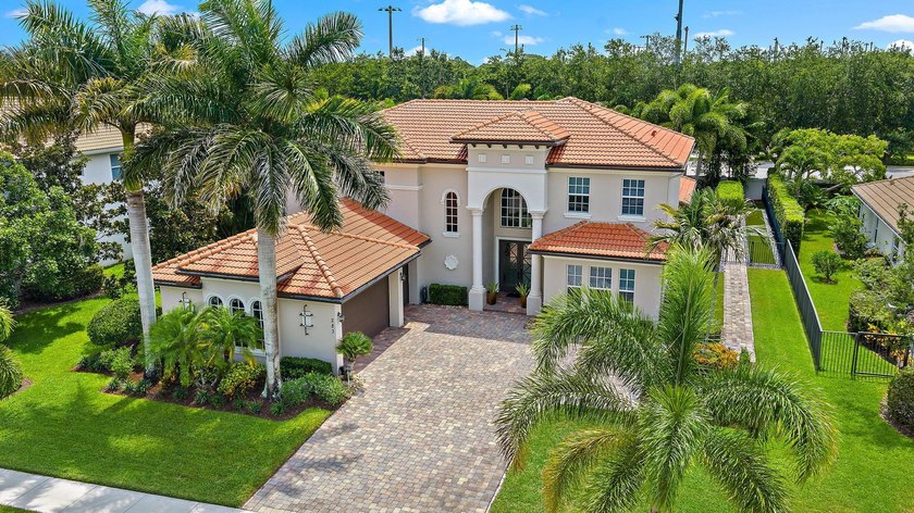 Welcome to this highly sought-after Stonegate model, located - photo 7