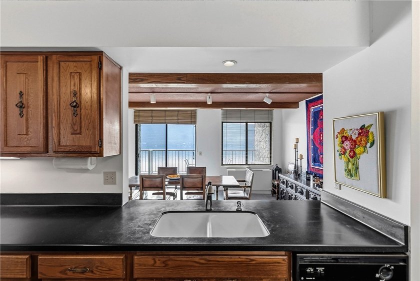 Enjoy the sunrises on the spacious balcony with million dollar - photo 18