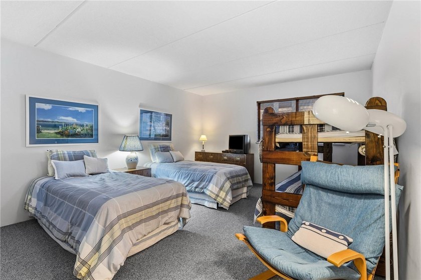 Enjoy the sunrises on the spacious balcony with million dollar - photo 26
