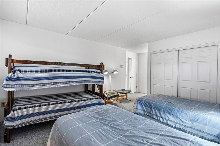 Enjoy the sunrises on the spacious balcony with million dollar - photo 27