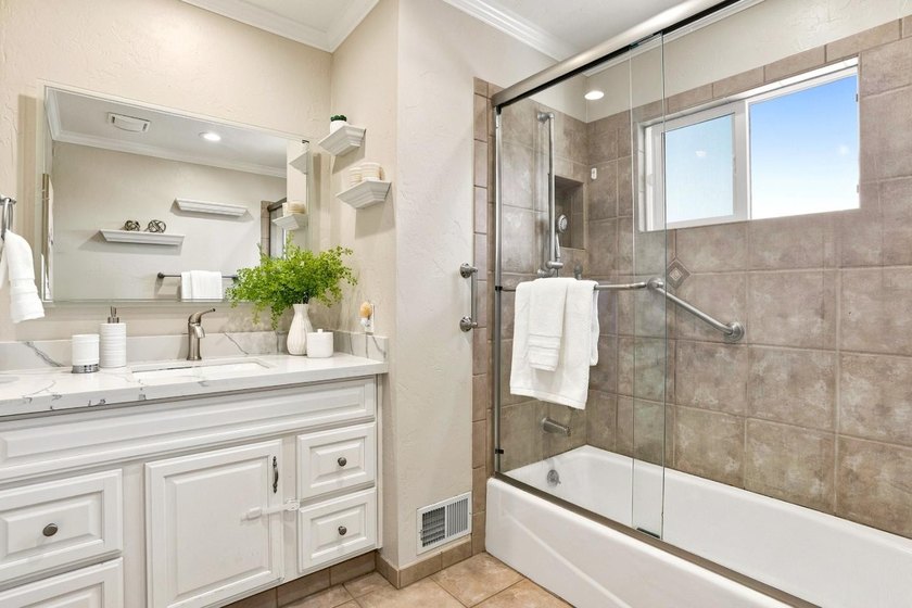 Charming Castro Valley home with Natural Beauty of a Back Yard - photo 28