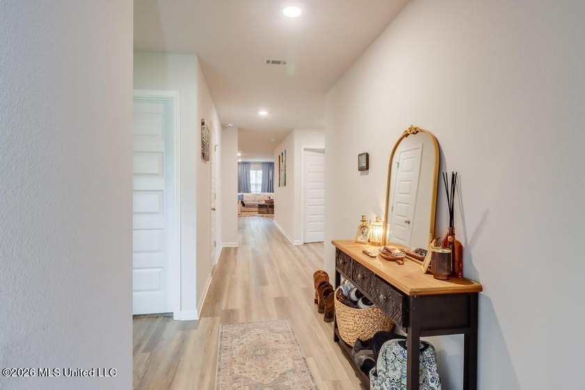 Built in 2024 this house is like New great floor plan large - photo 3