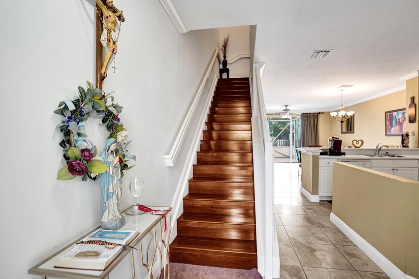 True 3-br move-in ready, well-maintained townhome with tile - photo 3
