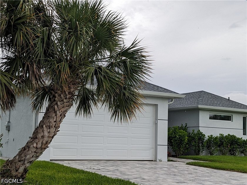 JUST REDUCED! Beautiful Constructed Pool home the Lago Model - photo 33