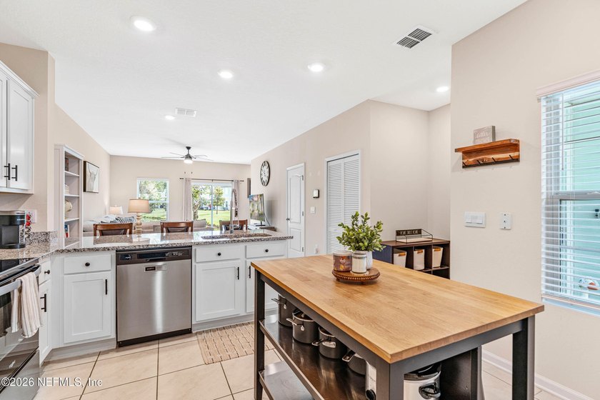 Calling all first-time buyers, roommates, downsizers, and - photo 18