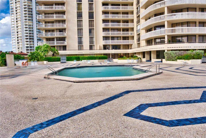 Beautifully renovated 2-bedroom, 2-bath corner residence on the - photo 42