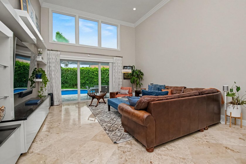Rare Lakefront Opportunity in Glen Oaks at Colonnade! Situated - photo 5