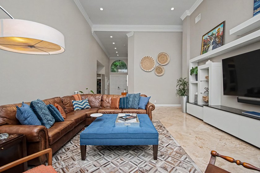 Rare Lakefront Opportunity in Glen Oaks at Colonnade! Situated - photo 7