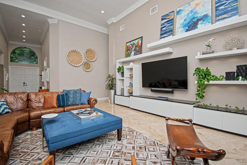 Rare Lakefront Opportunity in Glen Oaks at Colonnade! Situated - photo 8