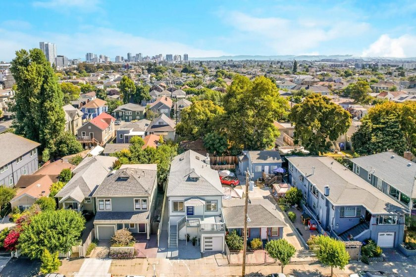Welcome to 767 47th Street, a beautifully updated Craftsman home - photo 38