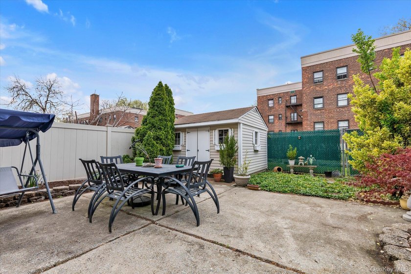 Move right into this beautifully renovated, pet-friendly - photo 13
