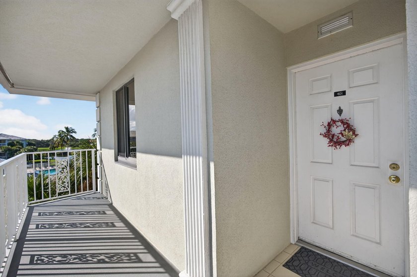 TOTALLY TURNKEY 4TH FLOOR PENTHOUSE, 2 BEDROOM/2 BATH CONDO WITH - photo 2