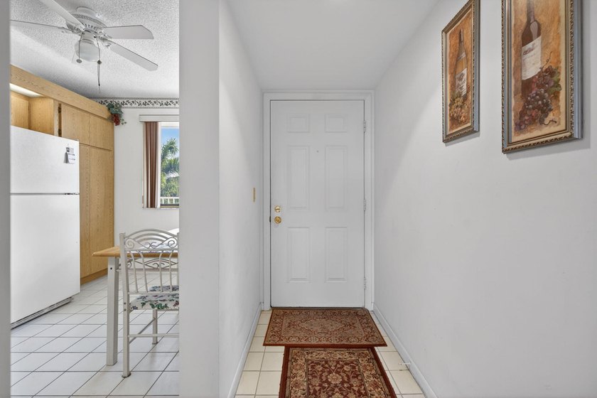 TOTALLY TURNKEY 4TH FLOOR PENTHOUSE, 2 BEDROOM/2 BATH CONDO WITH - photo 3