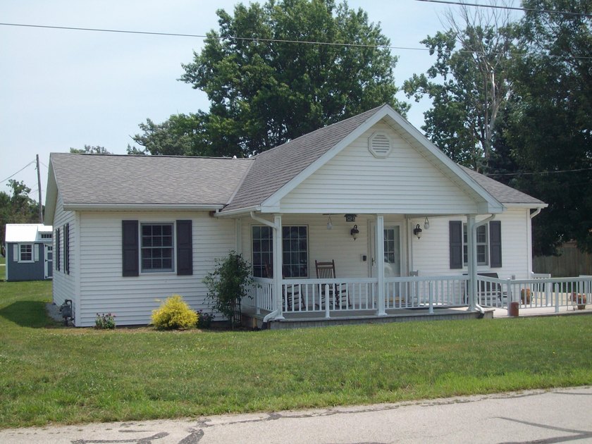 Spacious and well maintained 2 bedroom ranch sitting on a large - photo 3