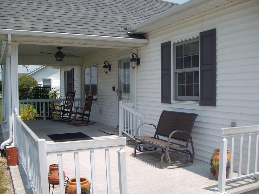 Spacious and well maintained 2 bedroom ranch sitting on a large - photo 7
