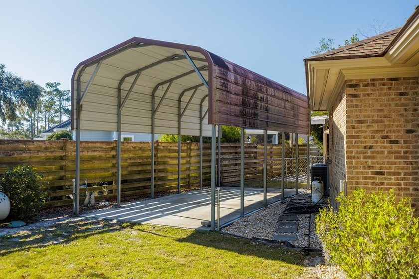 Lake Park living at its finest! This custom-built home truly - photo 4