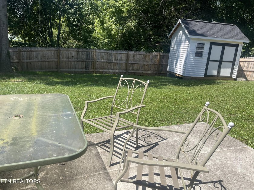 Move in ready and packed with updates! This well maintained 3 - photo 5