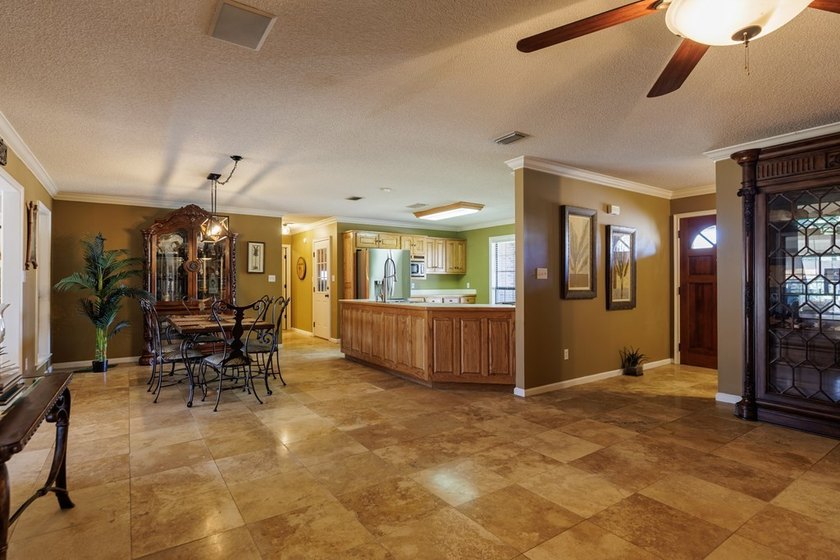 Lake Park living at its finest! This custom-built home truly - photo 10