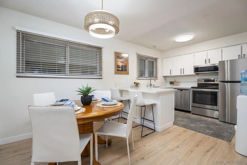 Beautifully Updated Point Loma Townhome in the Highly - photo 12